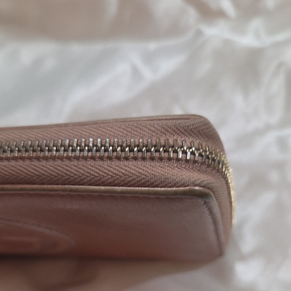Gucci Soho Rose Leather Zip Around Wallet - Picture 5 of 14